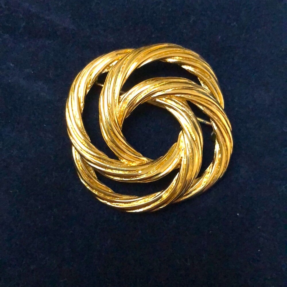 1990’s Vintage Gold-plated Monet brooch